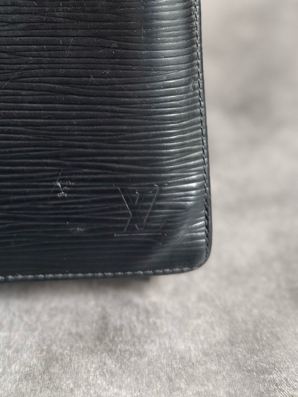 Louis Vuitton Black Epi Leather Wallet w LV Dust Bag - Picture 2 of 10